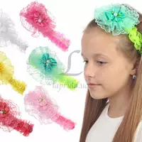 Детская повязка на голову украшенная цветочком с бусиной